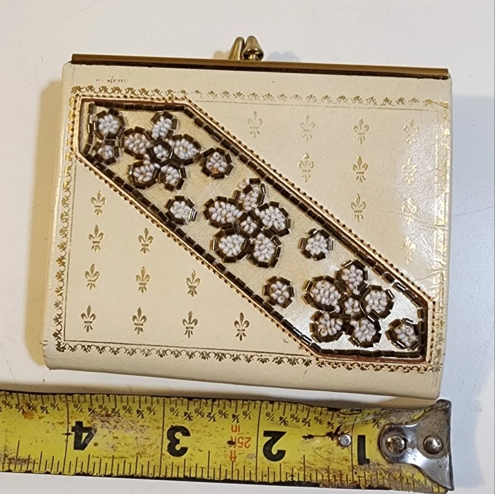 Daniel de Paris Vintage Ivory leather small Beaded  coins wallet
